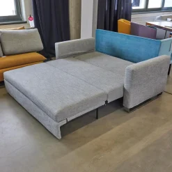 Schlafsofa Lazlo Stoff Mambo Hellgrau Kufe Edelstahl Gebürstet