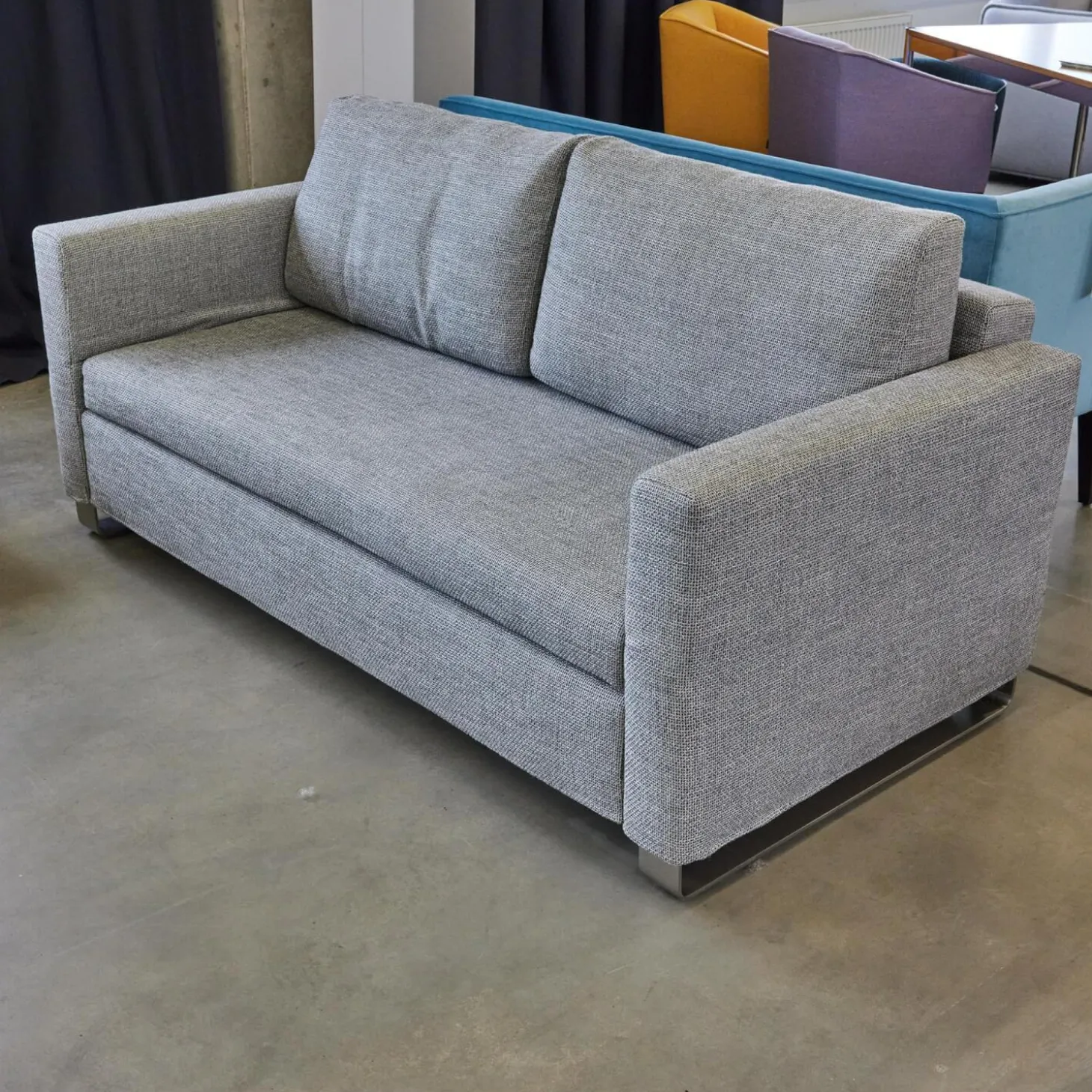 Schlafsofa Lazlo Stoff Mambo Hellgrau Kufe Edelstahl Gebürstet