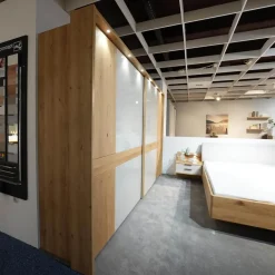 Schlafzimmer Modena Plus Eiche Bianco Glas Leder Champagner Inklusive LED Flexleuchten Bett Ohne Matratze Ohne Lattenrost