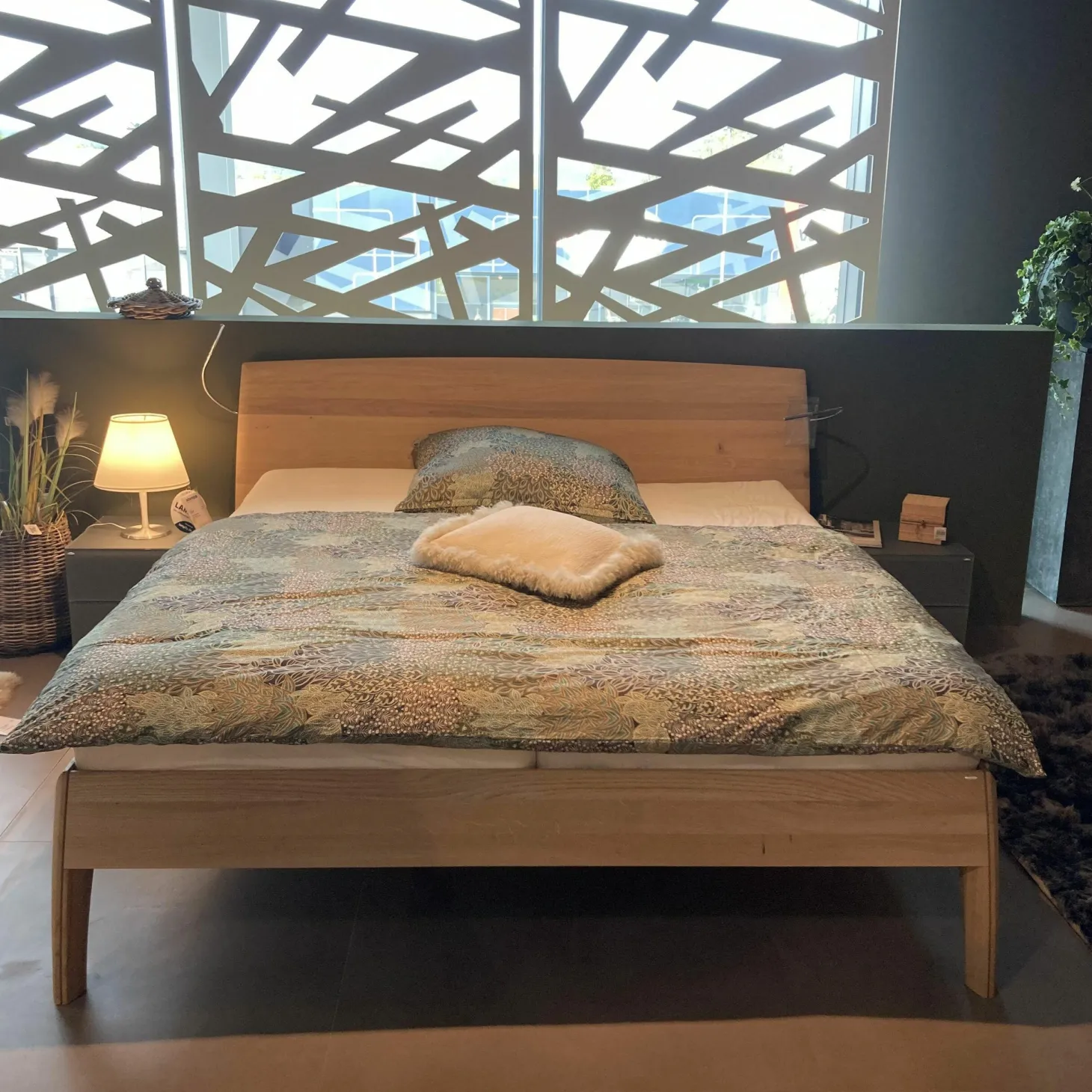 Schlafzimmer V-Montanara Geölte Wildeiche Glasfront Montegrau Bett Kleiderschrank