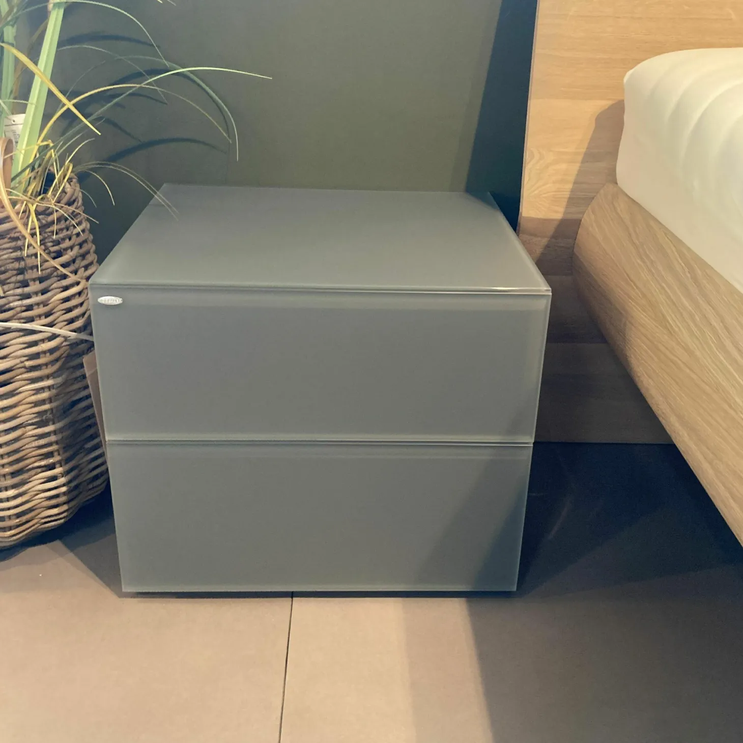 Schlafzimmer V-Montanara Geölte Wildeiche Glasfront Montegrau Bett Kleiderschrank