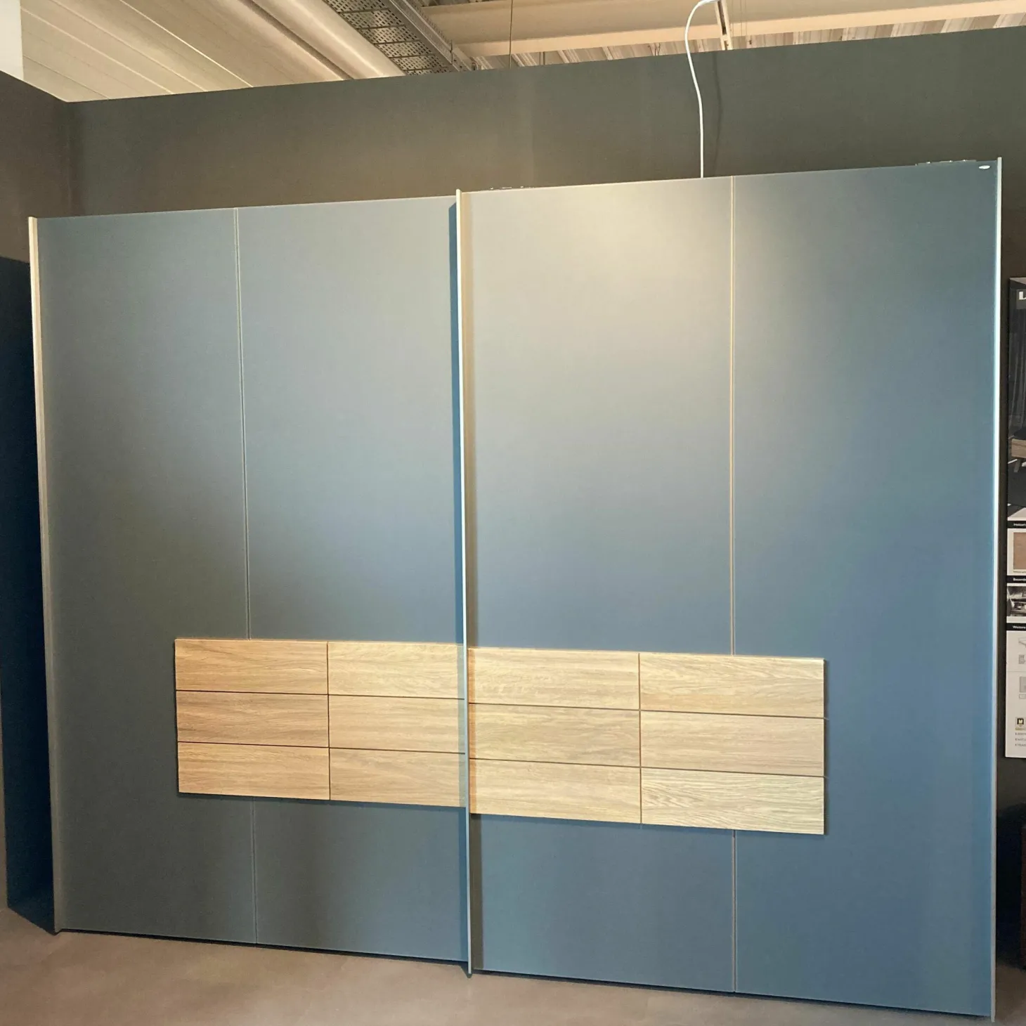 Schlafzimmer V-Montanara Geölte Wildeiche Glasfront Montegrau Bett Kleiderschrank