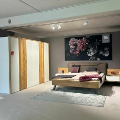 Schlafzimmereinrichtung Jovanna Lack Weiß Wildeiche Massiv Füße Metall