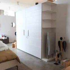 Schlafzimmerschrank Hide & Seek Lack Weiß