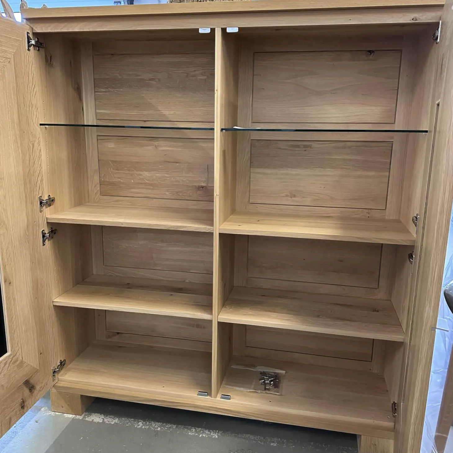 Schrank Artus Korpus Knorrige Eiche Puro Geölt Glas 9005 Schwarz Matt