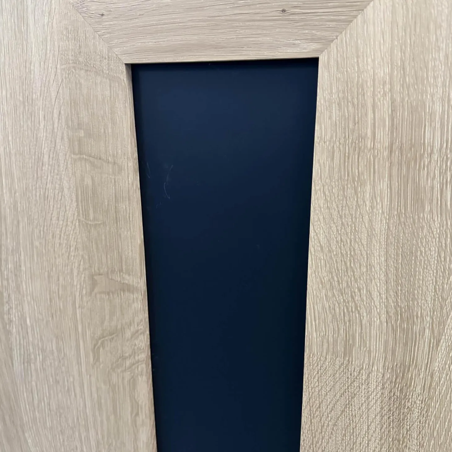 Schrank Artus Korpus Knorrige Eiche Puro Geölt Glas 9005 Schwarz Matt