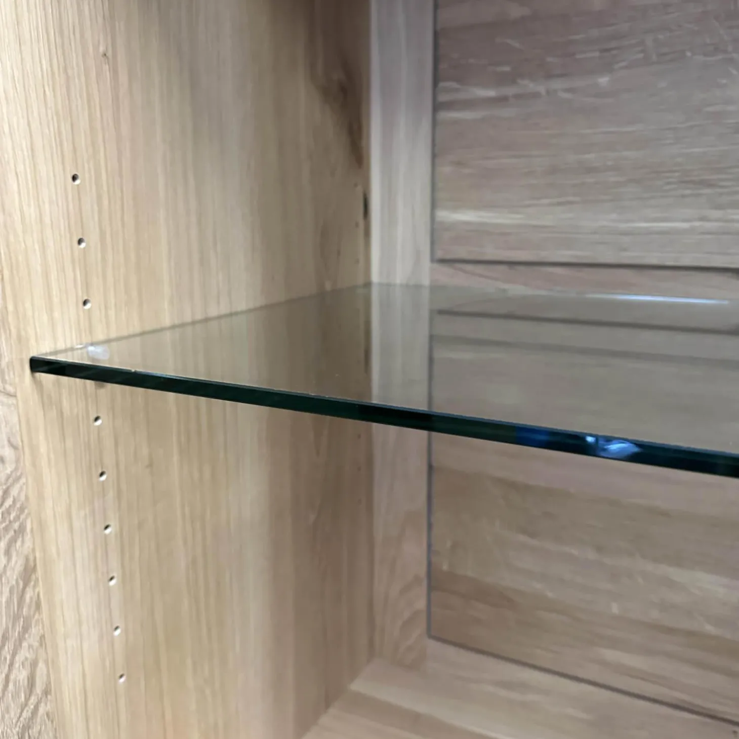 Schrank Artus Korpus Knorrige Eiche Puro Geölt Glas 9005 Schwarz Matt