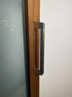 Schrank Colonia 2011 Small Nussbaum Satiniertes Glas