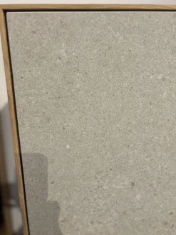 Schrank Kera Knorrige Eiche Puro Geölt Front Keramik Shilin Slate Finish Grau Stahlwangen Schwarz Lackiert