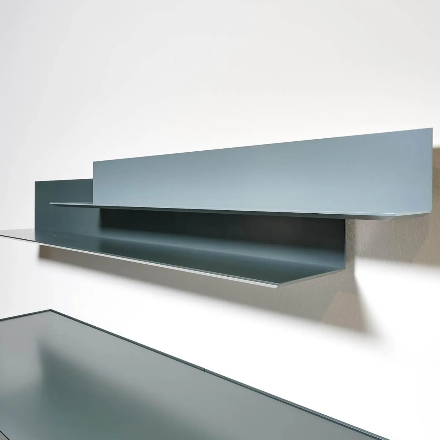 Schrank Sideboard Cube Bold Lack Bahia Mit Iilu Regalen Lack Bahia Und Lack Laguna Blau