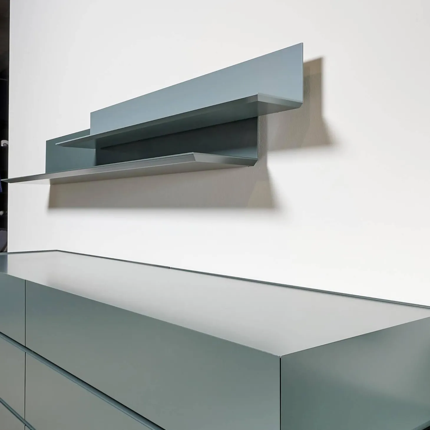 Schrank Sideboard Cube Bold Lack Bahia Mit Iilu Regalen Lack Bahia Und Lack Laguna Blau