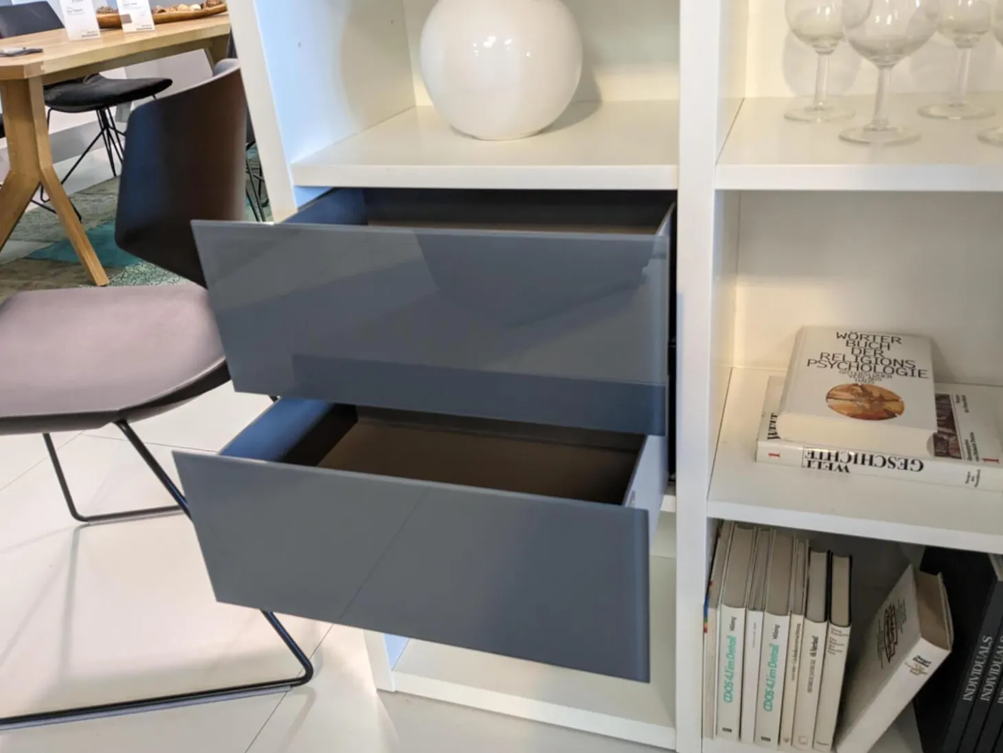 Schrank Studimo Klarglas Optiwhite Graphit Korpus Schneeweiß M03