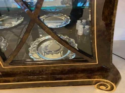 Schrank Trionfo T110 Hochglanz mit Marmorierung und Blattgold Konturen