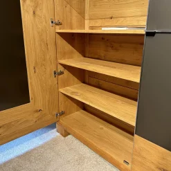 Schrank Varus Asteiche mit Glas Grau Knorrige Eiche Geölt Floatglas Dunkelbraun Matt