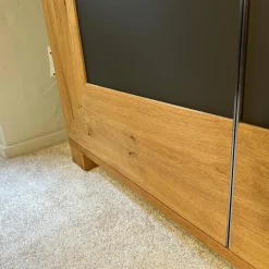 Schrank Varus Asteiche mit Glas Grau Knorrige Eiche Geölt Floatglas Dunkelbraun Matt