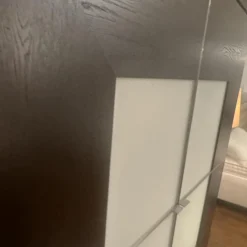 Schrank Varus Korpus Knorrige Eiche Wengefarben Dunkelbraun Front Glas Optiwhite Weiß Matt