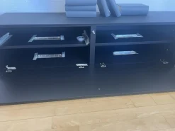 Schrankkombination Titolo Hängeelement Lack Weiß Bodenelement Glas Schwarz