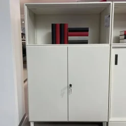 Schrankkombination Xitan S Aluminium Tablett RAL 9010 Reinweiß Einlegeplatten 4023 Nero