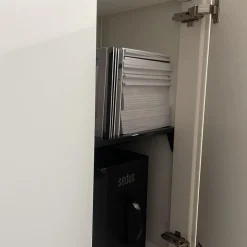 Schrankkombination Xitan S Aluminium Tablett RAL 9010 Reinweiß Einlegeplatten 4023 Nero