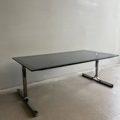 Schreibtisch Berlin Table 140 T1 Platte Rauchglas Schwarz Gestell Profilstahl Schwarz Chrom Mit Kunststoffgleitern