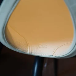 Schreibtisch Clarion Platte Geprägtes MDF Und Nussbaum Gestell Stahl Schwarz Inklusive Sessel Ginger Ale