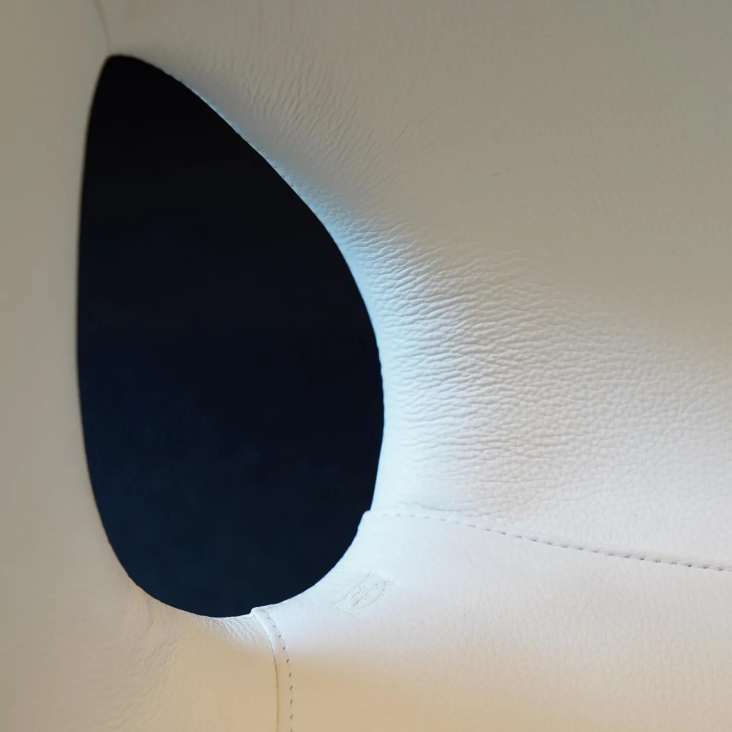 Schreibtisch Clarion Platte Geprägtes MDF Und Nussbaum Gestell Stahl Schwarz Inklusive Sessel Ginger Ale