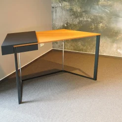 Schreibtisch Clarion Platte Geprägtes MDF Und Nussbaum Gestell Stahl Schwarz Inklusive Sessel Ginger Ale