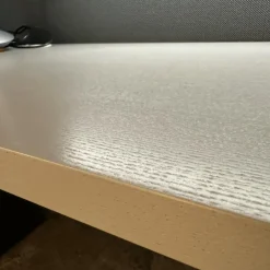 Schreibtisch Floater LAB 84920 Platte Esche Grau Stoff 10078 Jaspis Grau Grün Inklusive Kabeldurchlässe Und Beleuchtung Ohne Hocker