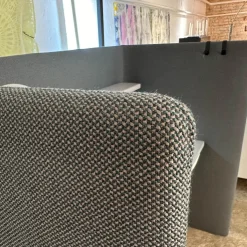 Schreibtisch Floater LAB 84920 Platte Esche Grau Stoff 10078 Jaspis Grau Grün Inklusive Kabeldurchlässe Und Beleuchtung Ohne Hocker