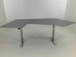 Schreibtisch HiLow 2 MDF Fjord Anthrazit Grau Gestell Aluminium Chrom Glänzend Höhenverstellbar