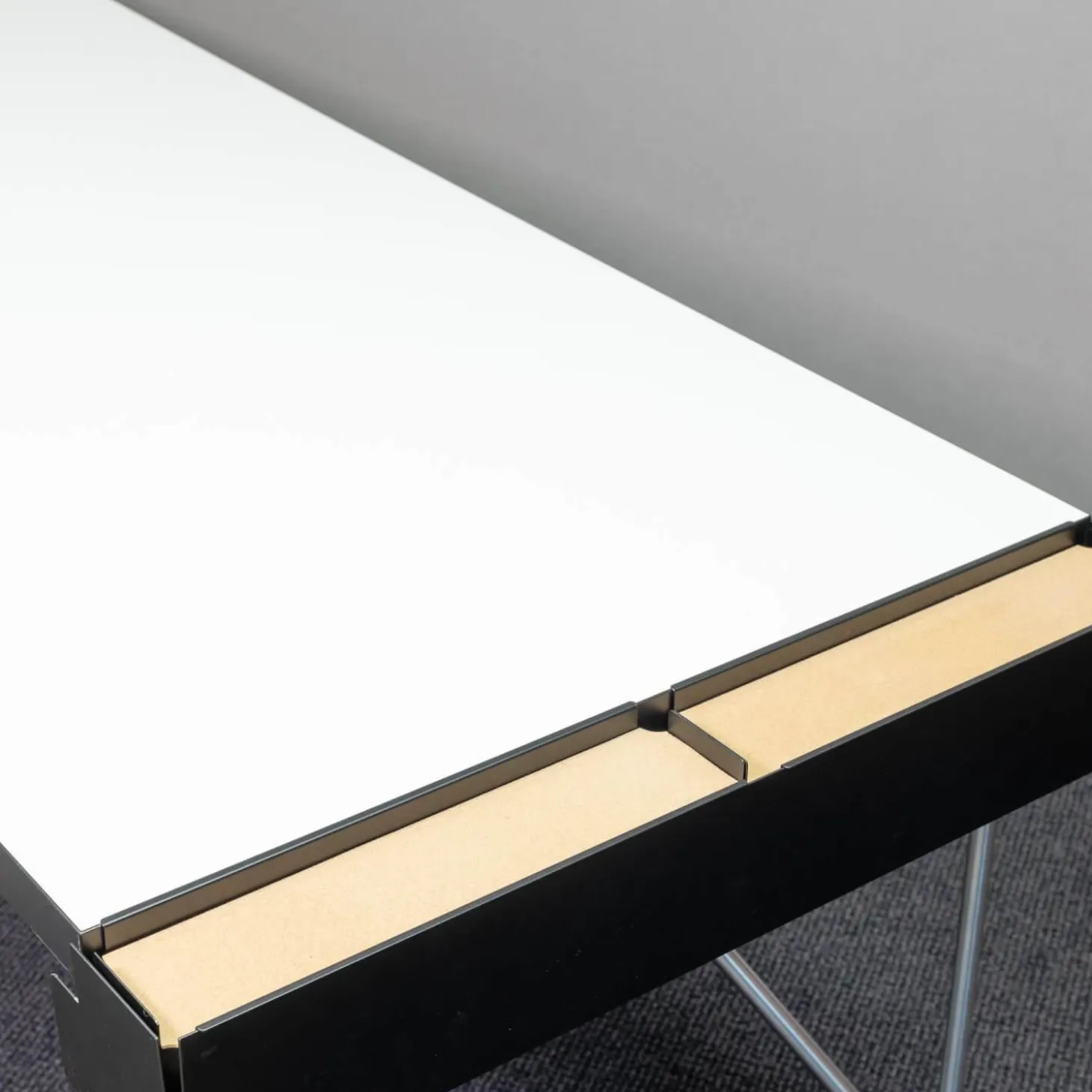 Schreibtisch Rackpod Auf Sockelfüßen mit Ablagefach