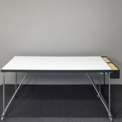 Schreibtisch Rackpod Auf Sockelfüßen