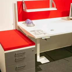 Schreibtisch Velum E10 mit Motorisch Verstellbarer Rollcontainer Velum E10