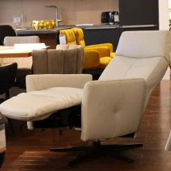 Sessel Alva Leder Montana Pearl Beige Sternfuß Metall Schwarz