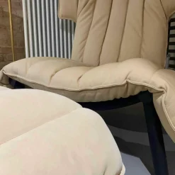 Sessel Ample Leder Beige Mou Gestell Schwarz mit Hocker