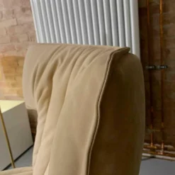 Sessel Ample Leder Beige Mou Gestell Schwarz mit Hocker