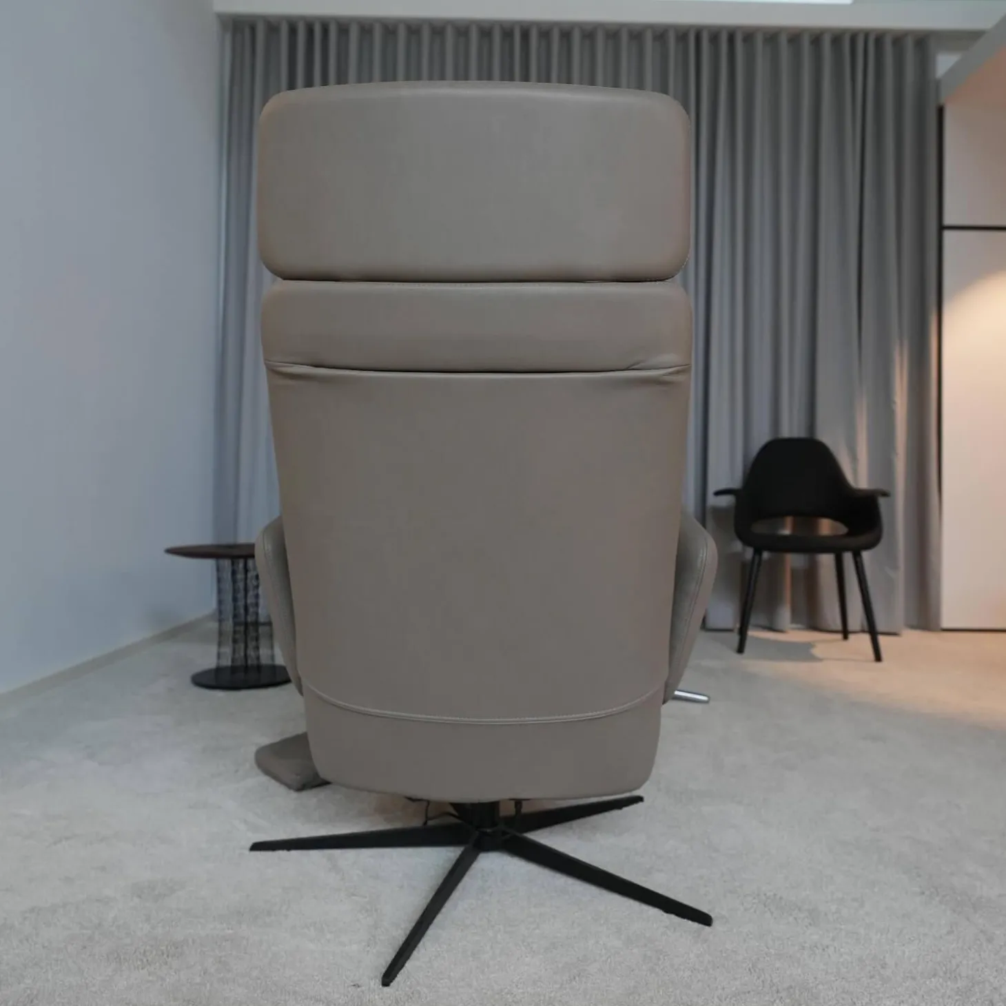 Sessel Arva E Lounge Leder Sauvage Schlammgrau 8103 Grau 5 Fuß Stern Gestell Schwarz M01 Mit Kopfstütze