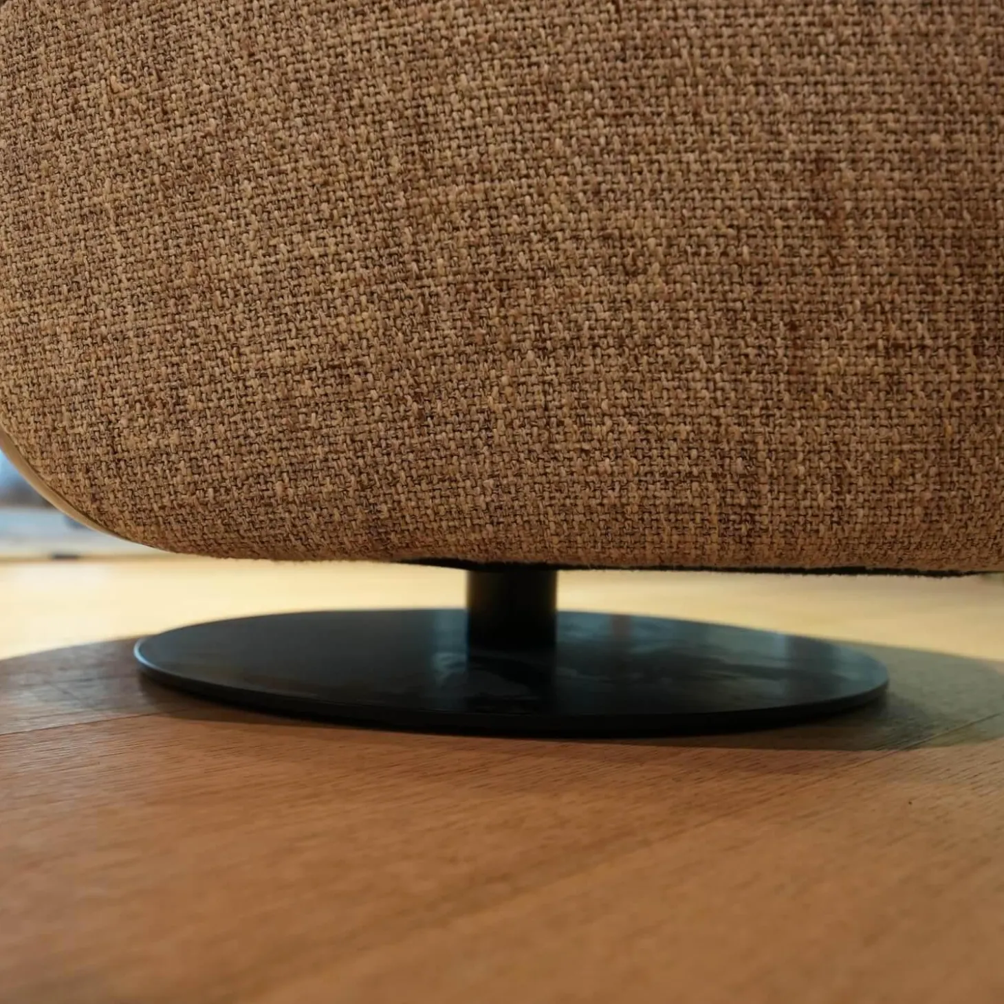 Sessel Bao Klein Stoff Sorel Smoke Quarz Beige Rücken Elen Taupe Beige Drehteller Schwarz