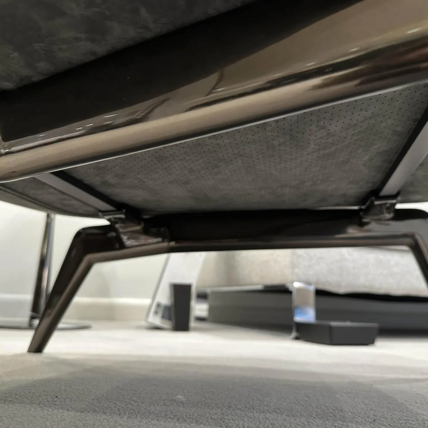 Sessel Belt Bergere Leder Pelle Nabuk 29 Ghisa Grau Gestell Aluminium Glänzend Lackiert Brandy Grau