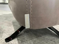 Sessel Boheme Leder Natural Velours Seppia Gestell Schwarz Drehbar mit Hocker