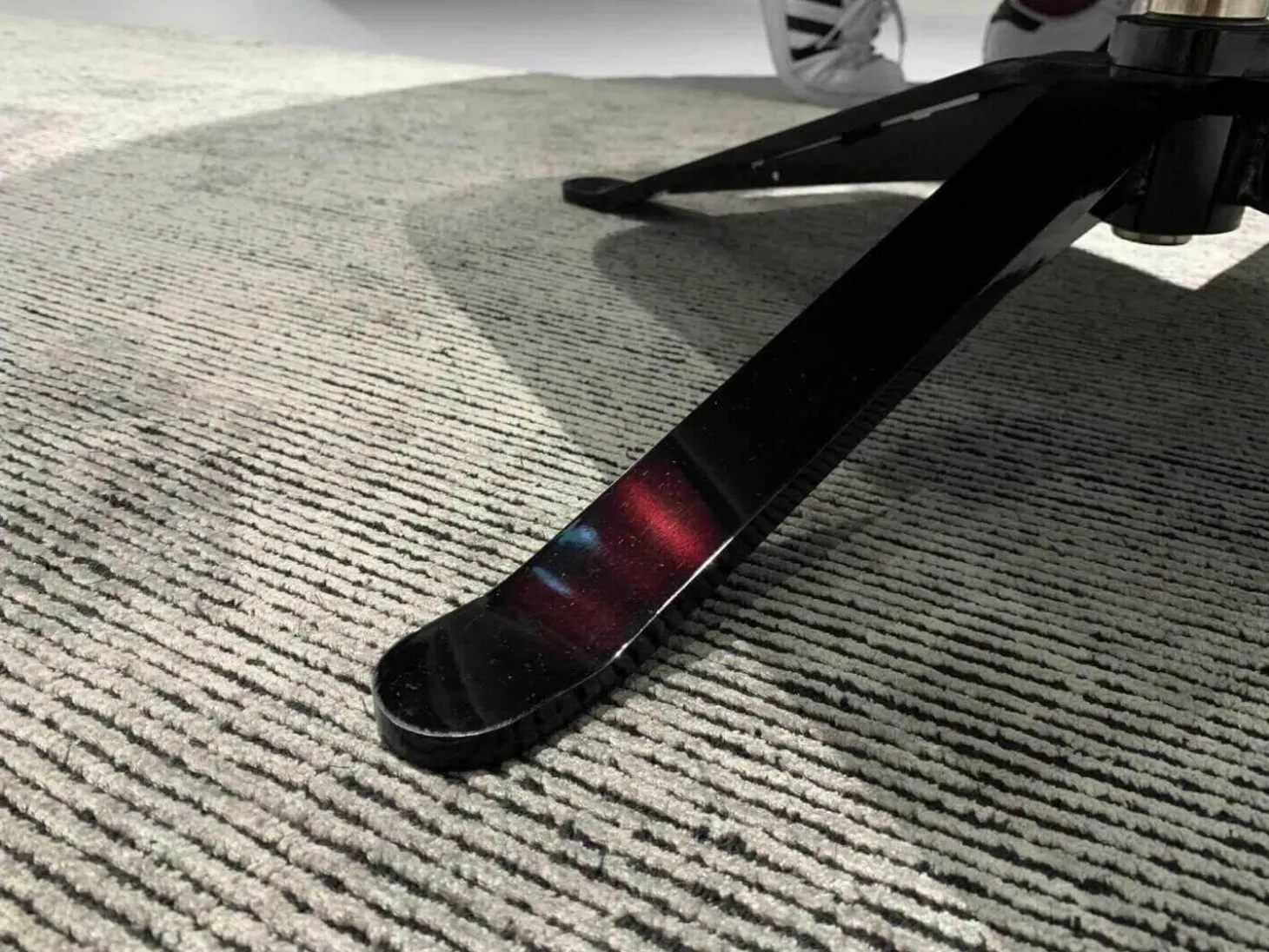 Sessel Boheme Leder Natural Velours Seppia Gestell Schwarz Drehbar mit Hocker