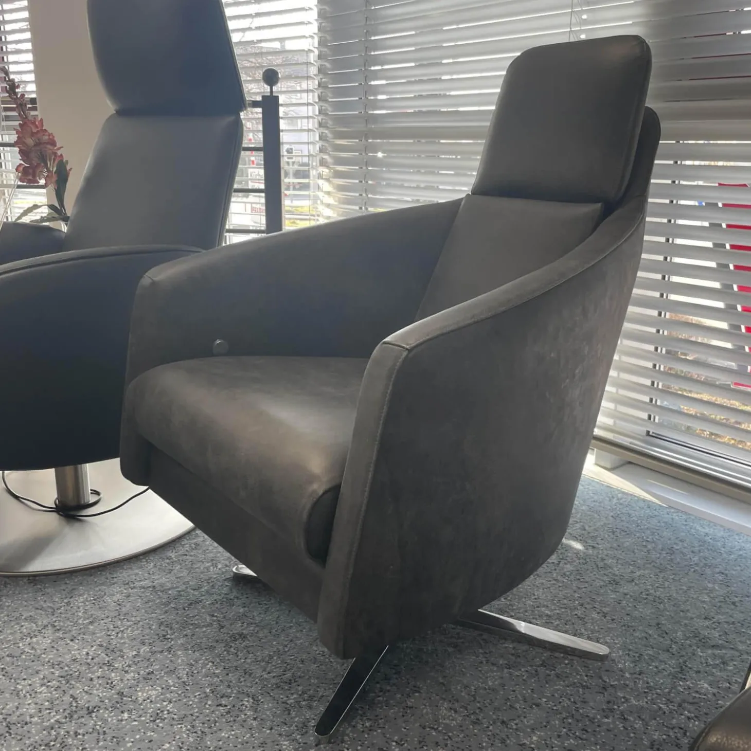 Sessel Boss Bezug Leder Star Graphit Gestell Viersternfuß Verchromt