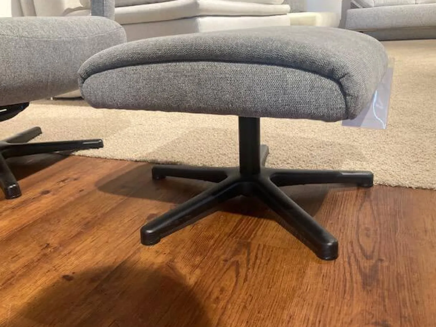 Sessel Boss Stoff 2 Cats 167 Zinc Grau Gestell Metall Schwarz Inklusive Hocker