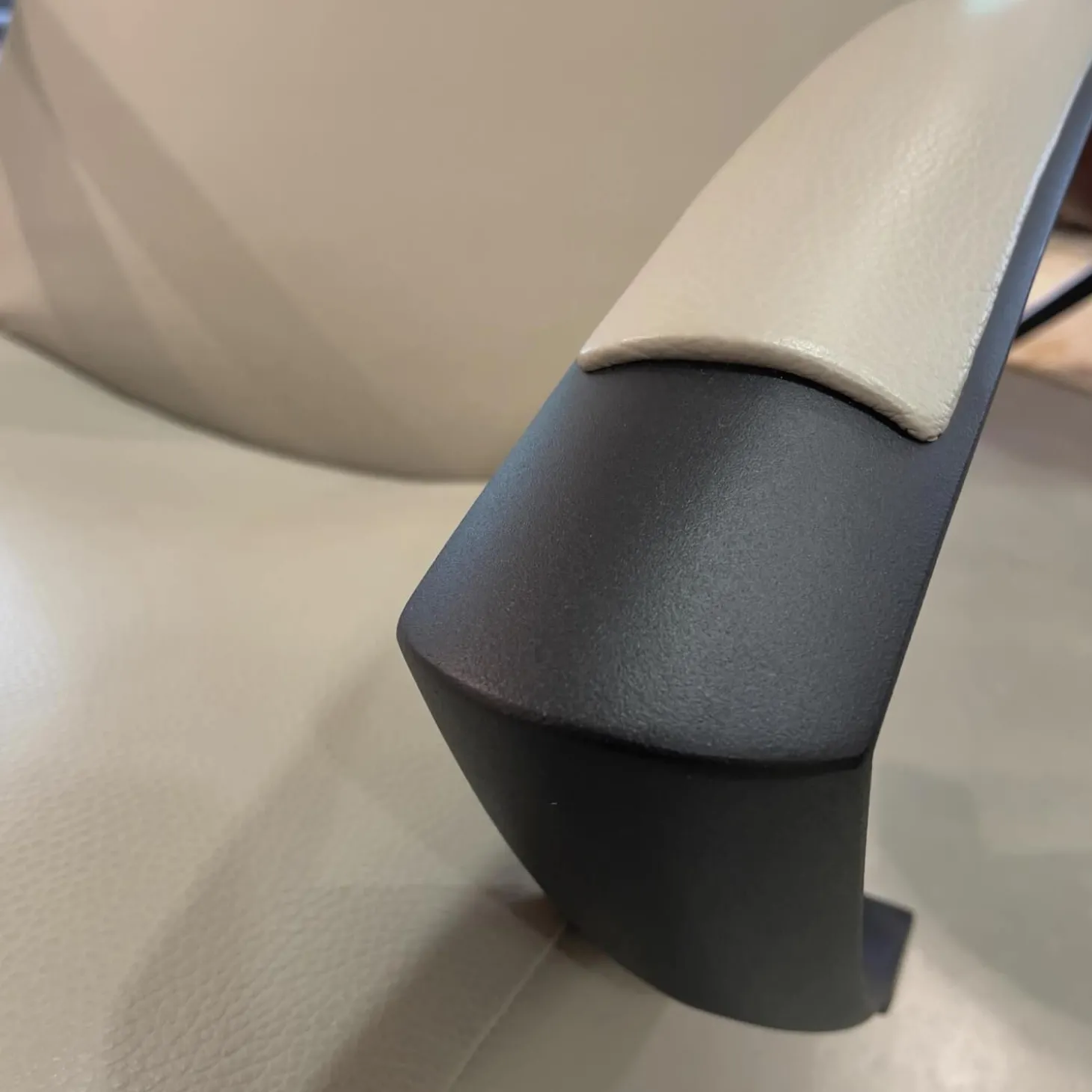 Sessel Brainbuilder JR 7760 Mono Move Maxi Bezug Leder Celia Egg Beige 5 Strein Fuß Ellipse Lackiert Schwarz