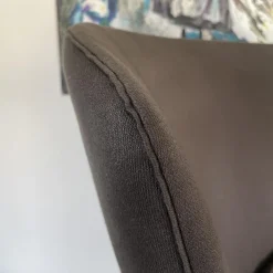 Sessel CK280.15 Lilou Stoff Casanova 026 Darktaupe Fuß Schwarz Gepulvert