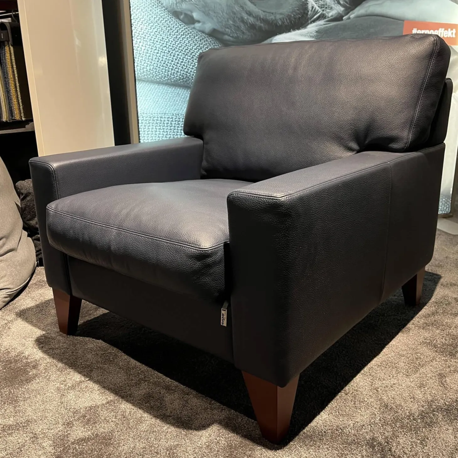 Sessel CL 400 Leder 43 Indigo 43.850 Fuß Holz Mahagoni Gebeizt