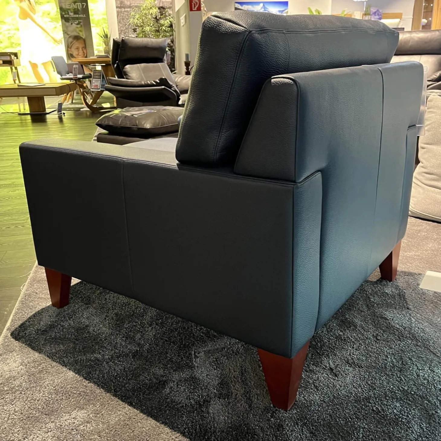 Sessel CL 400 Leder 43 Indigo 43.850 Fuß Holz Mahagoni Gebeizt