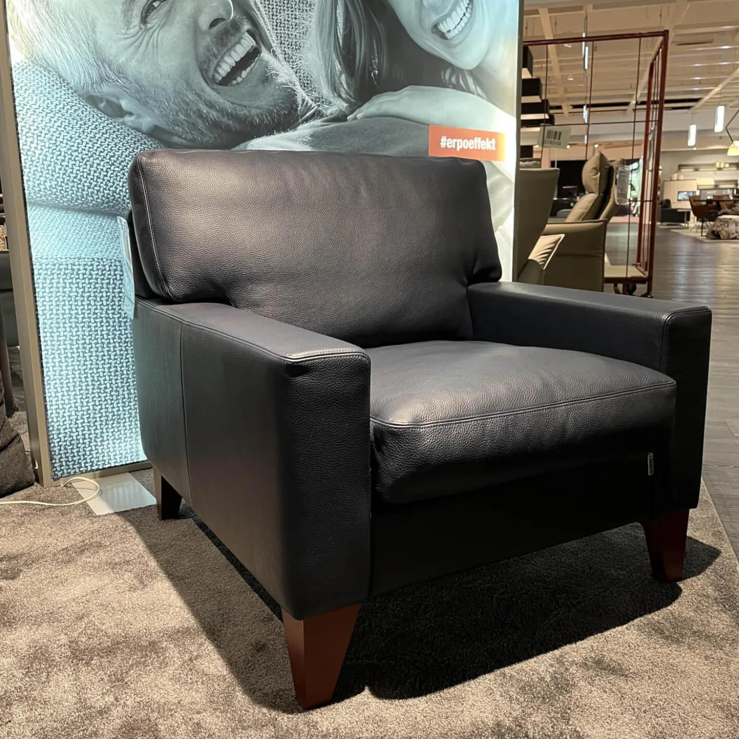 Sessel CL 400 Leder 43 Indigo 43.850 Fuß Holz Mahagoni Gebeizt