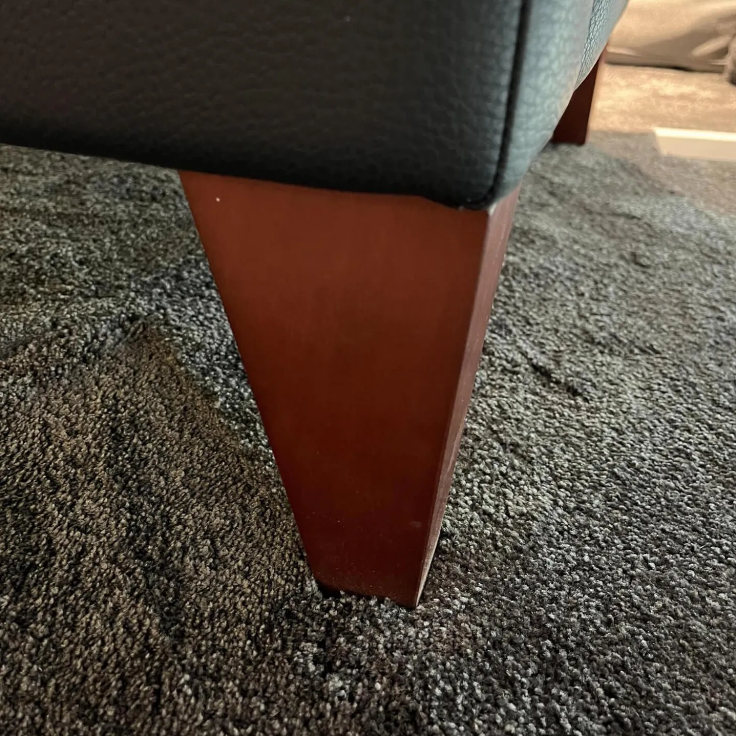 Sessel CL 400 Leder 43 Indigo 43.850 Fuß Holz Mahagoni Gebeizt