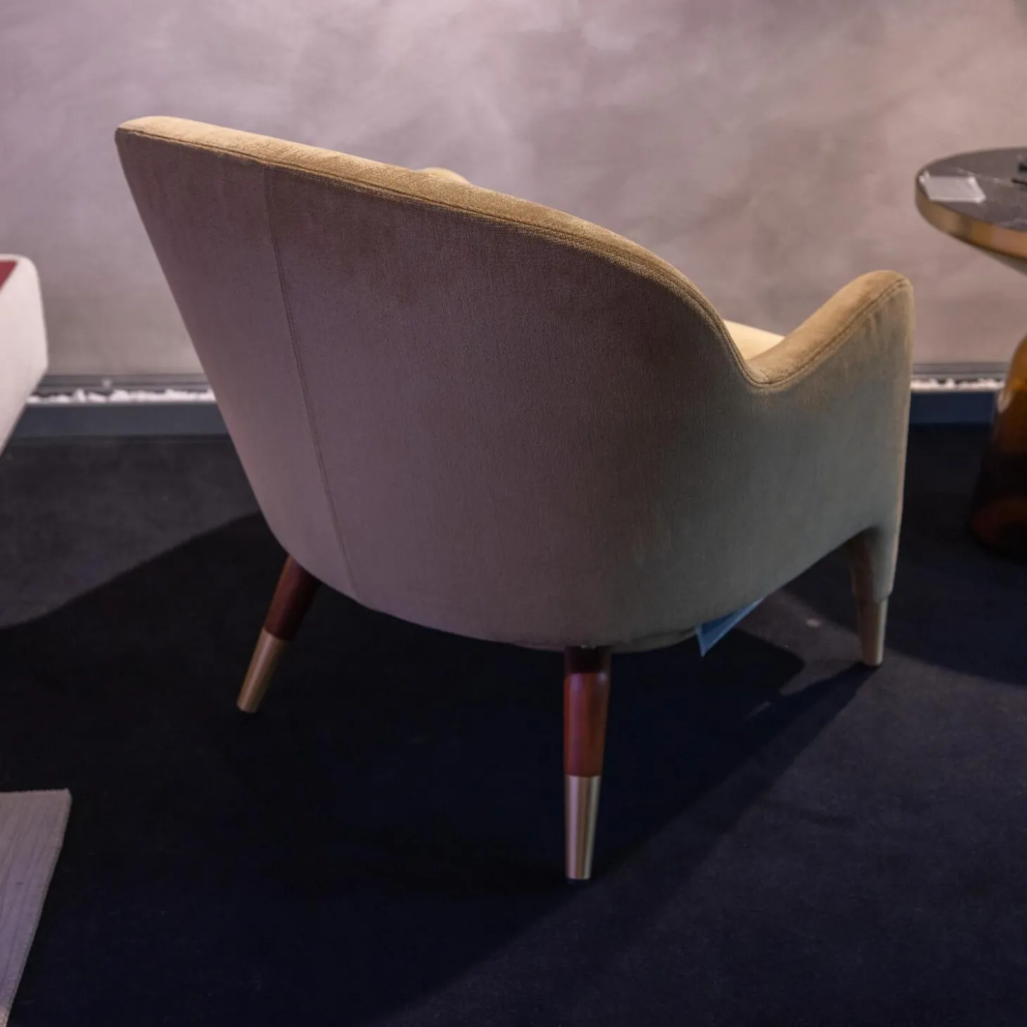 Sessel D.151.4 Bezug Stoff Kubrick K 1951 Beige Gestell Amerikanisches Nussbaumholz